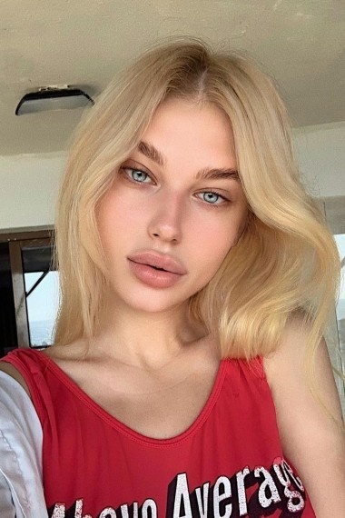 Karolina, beautiful Russian escort who offers dates in Rome