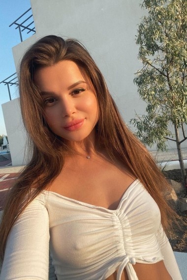 Elena, beautiful Russian escort who offers oral job in Rome